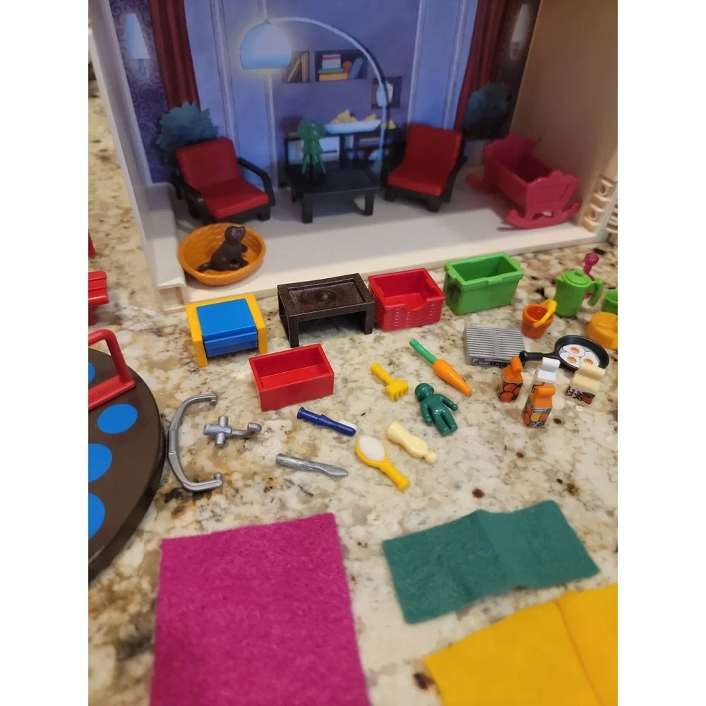 Playmobil Dollhouse 2005 Folding w/People And Accessories Not Complete